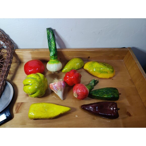 Lot of 12 VTG Paper Mache Fruit Veggie Mexican Folk Art Kitchen Decor Grannycore - Picture 4 of 6
